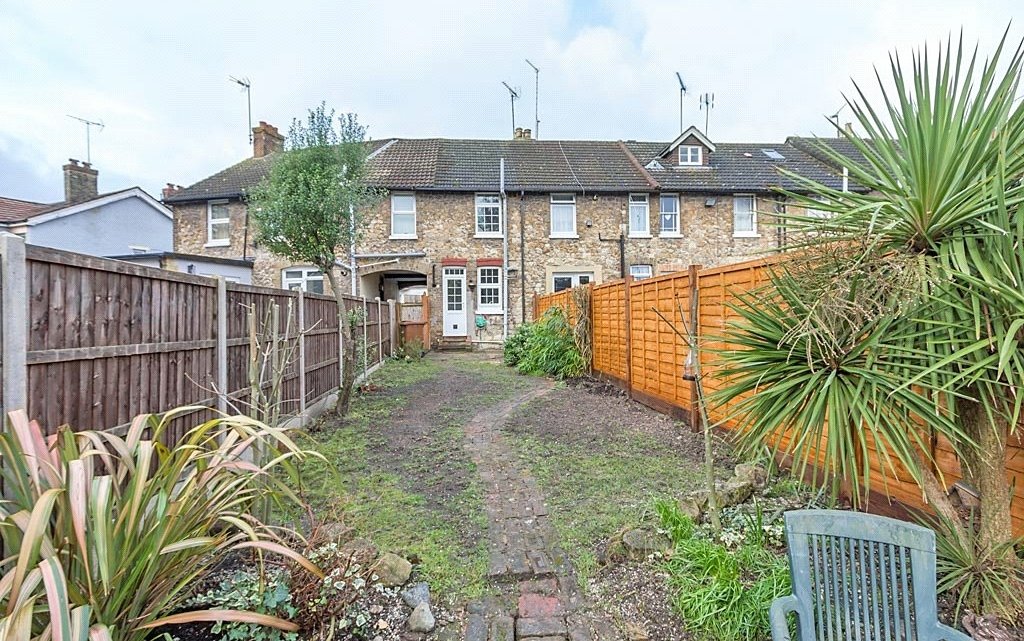 2 Bedroom house to rent in Essex Road, Halling, Kent, ME2 Quealy & Co