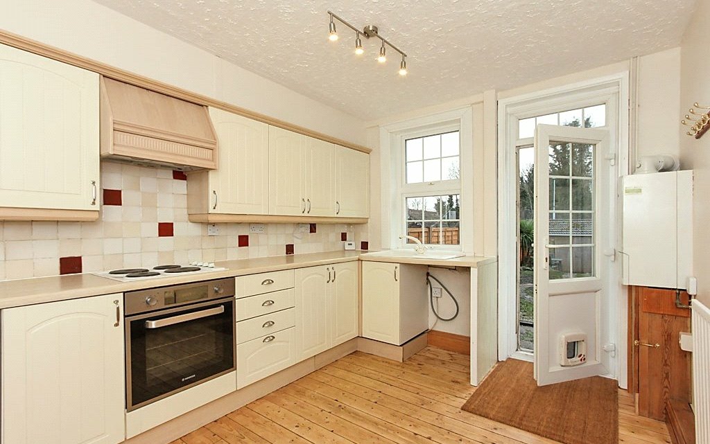 2 Bedroom house to rent in Essex Road, Halling, Kent, ME2 Quealy & Co