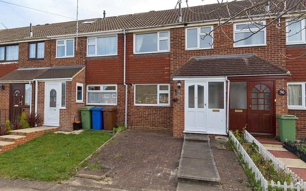 2 Bedroom house to rent in Watsons Hill, Sittingbourne, Kent, ME10
