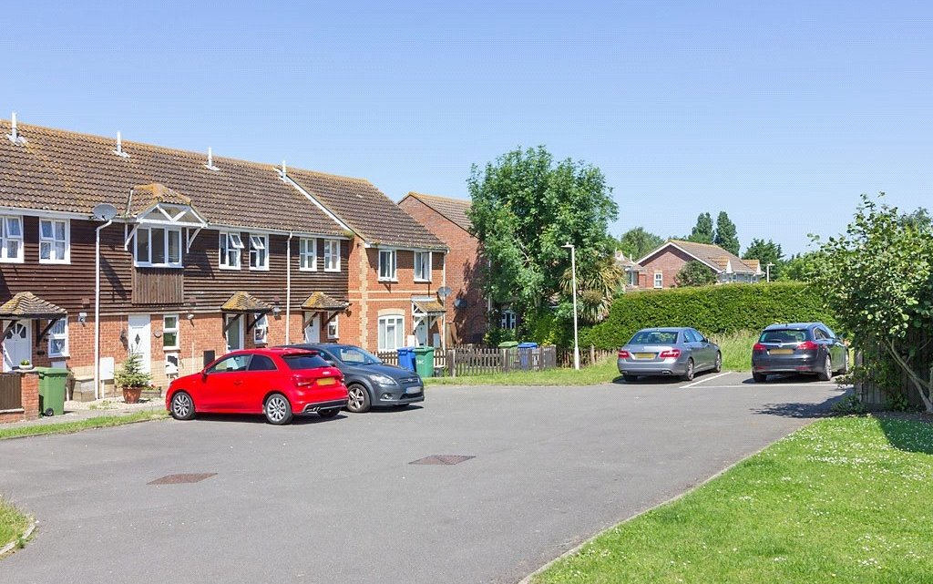 2 Bedroom house to rent in Anne Boleyn Close, Eastchurch, Sheppey, Kent