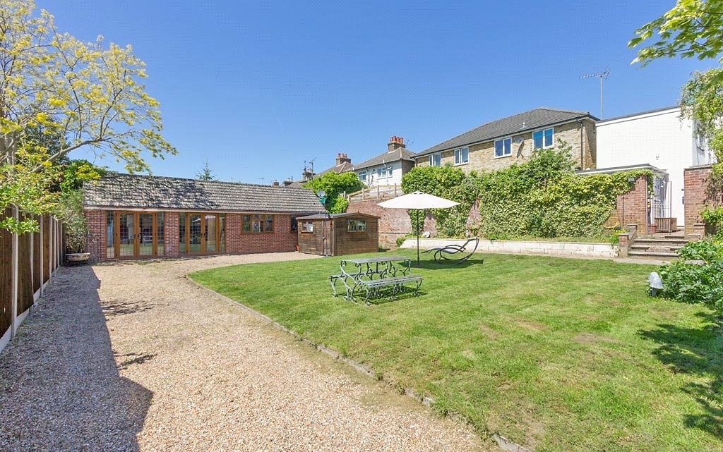 3 Bedroom house for sale in Key Street, Sittingbourne, ME10 Quealy & Co