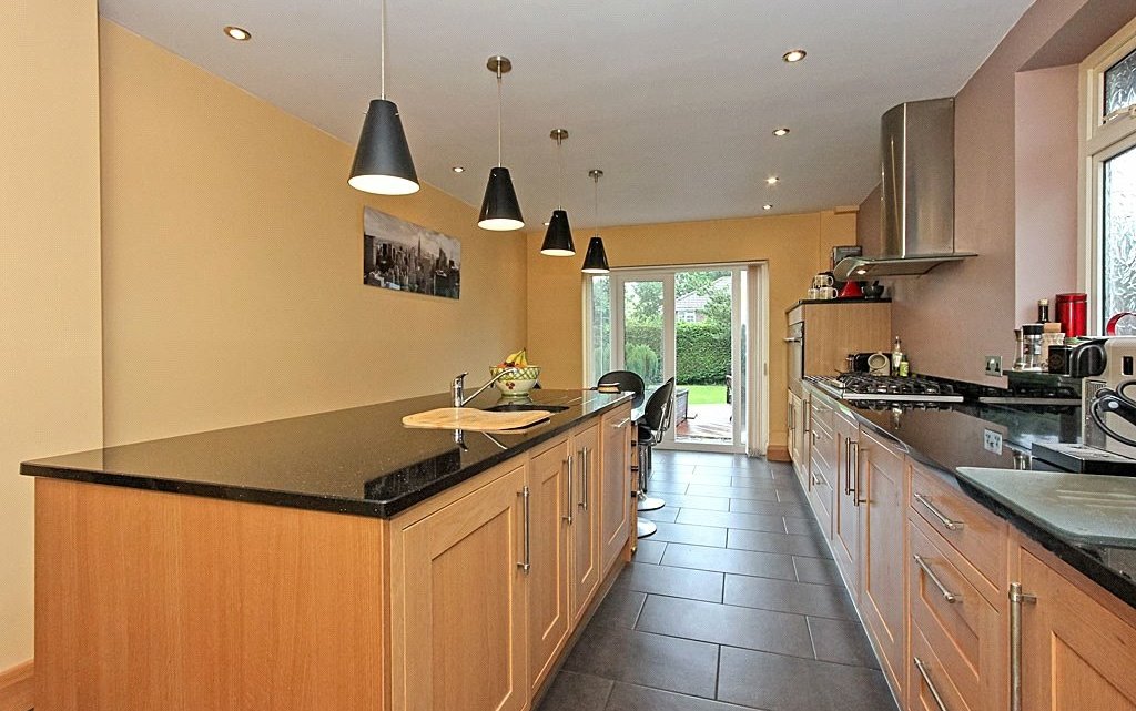 4 Bedroom house for sale in Park Avenue, Sittingbourne, ME10 Quealy & Co