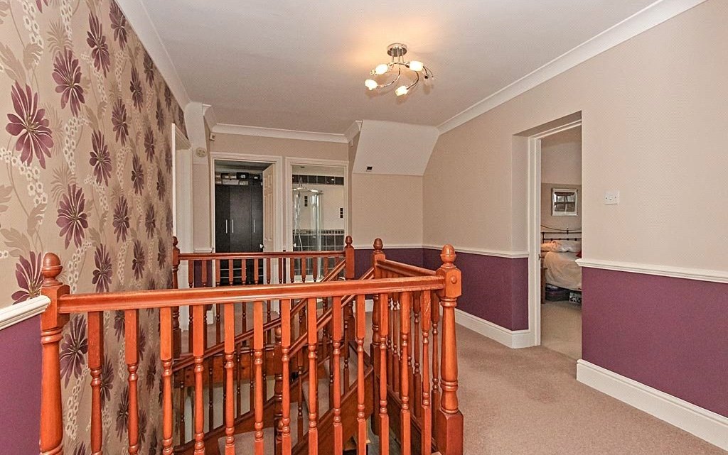 4 Bedroom house for sale in Park Avenue, Sittingbourne, ME10 Quealy & Co