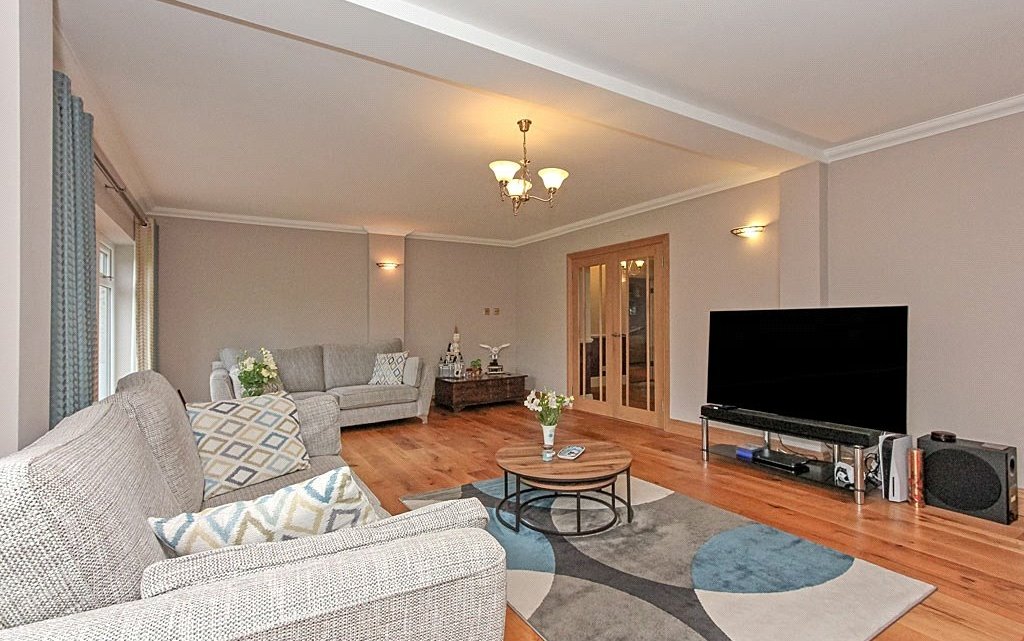 4 Bedroom house for sale in Park Avenue, Sittingbourne, ME10 Quealy & Co