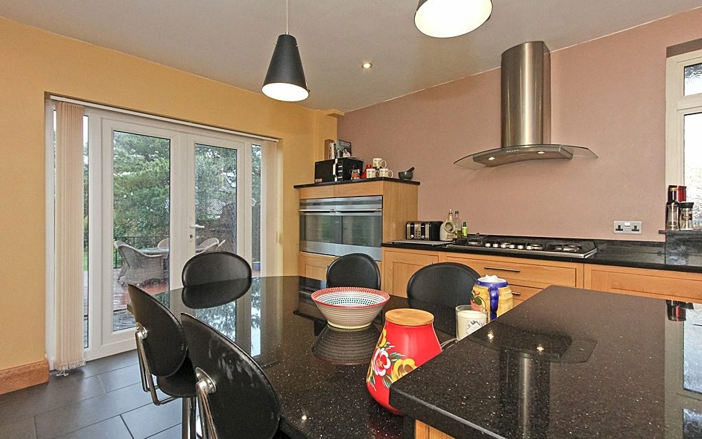 4 Bedroom house for sale in Park Avenue, Sittingbourne, ME10 Quealy & Co