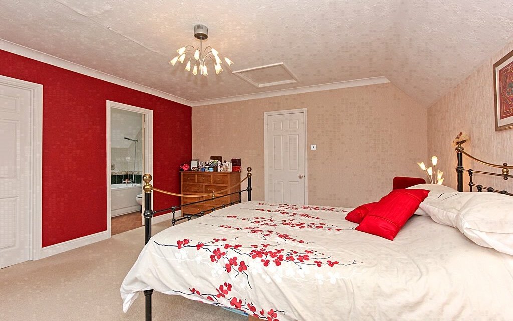 4 Bedroom house for sale in Park Avenue, Sittingbourne, ME10 Quealy & Co