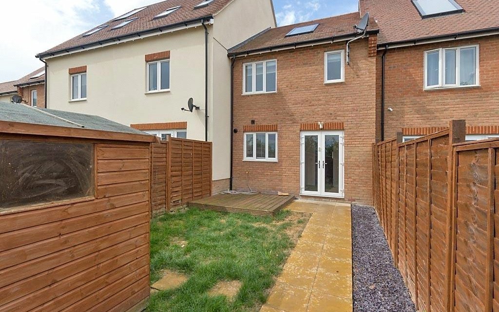 3 Bedroom house to rent in Redwing Avenue, Iwade, Sittingbourne, Kent
