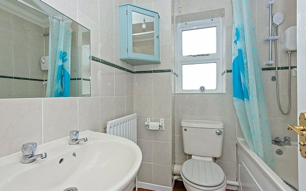 2 Bedroom house to rent in Ferry Road, Iwade, Sittingbourne, Kent, ME9