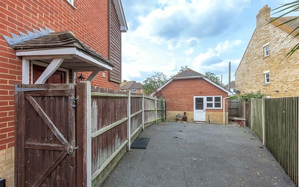 2 Bedroom house to rent in Ferry Road, Iwade, Sittingbourne, Kent, ME9