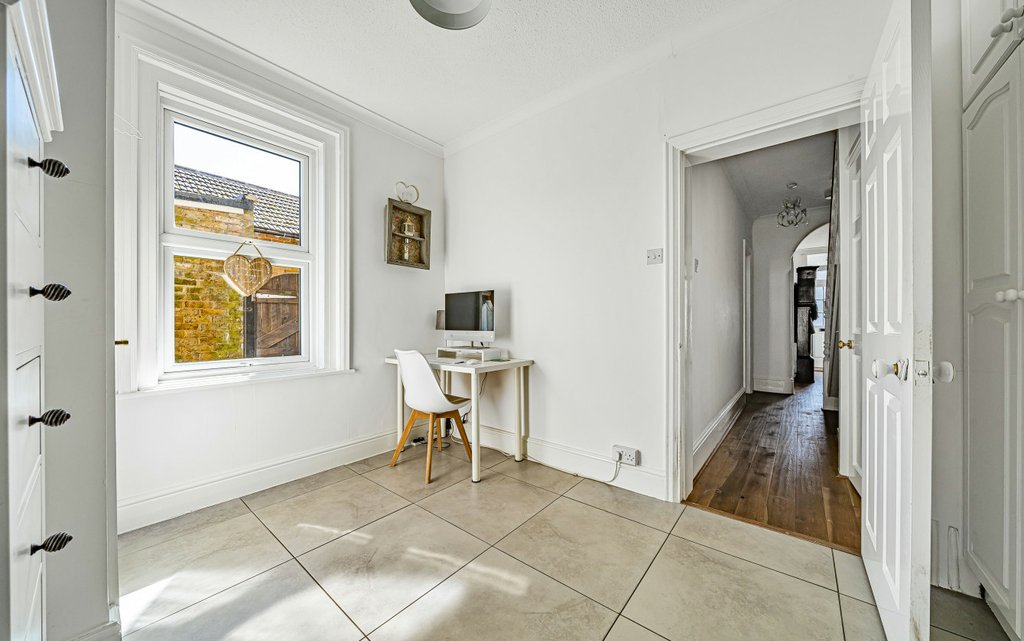 4 Bedroom house for sale in Highsted Road, Sittingbourne, Kent, ME10 Quealy & Co