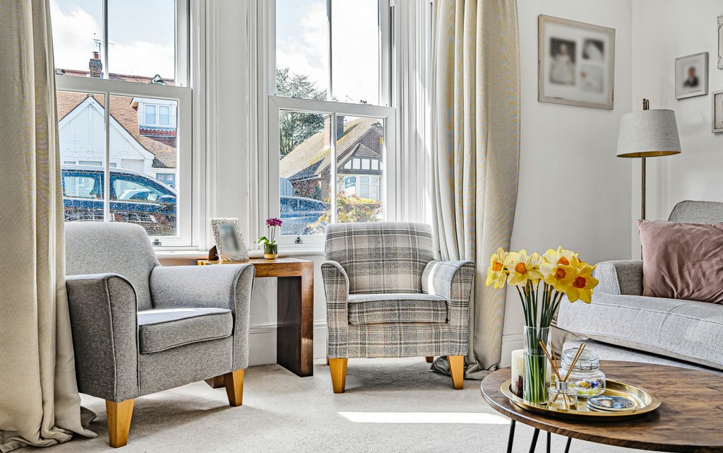 4 Bedroom house for sale in Highsted Road, Sittingbourne, Kent, ME10 Quealy & Co