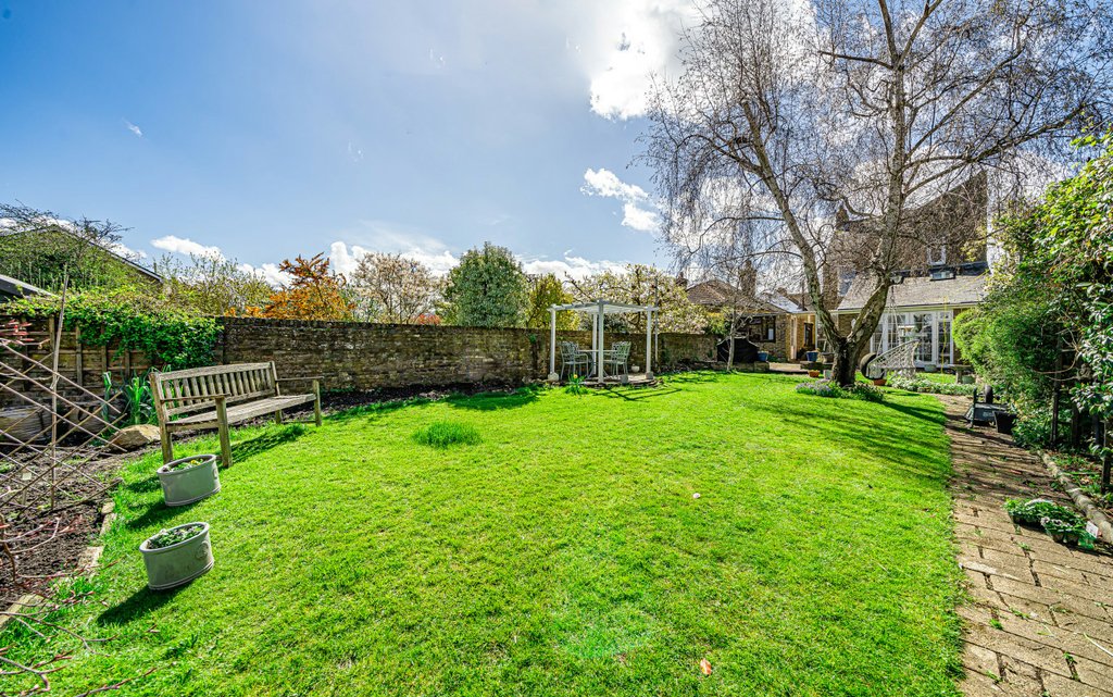 4 Bedroom house for sale in Highsted Road, Sittingbourne, Kent, ME10 Quealy & Co