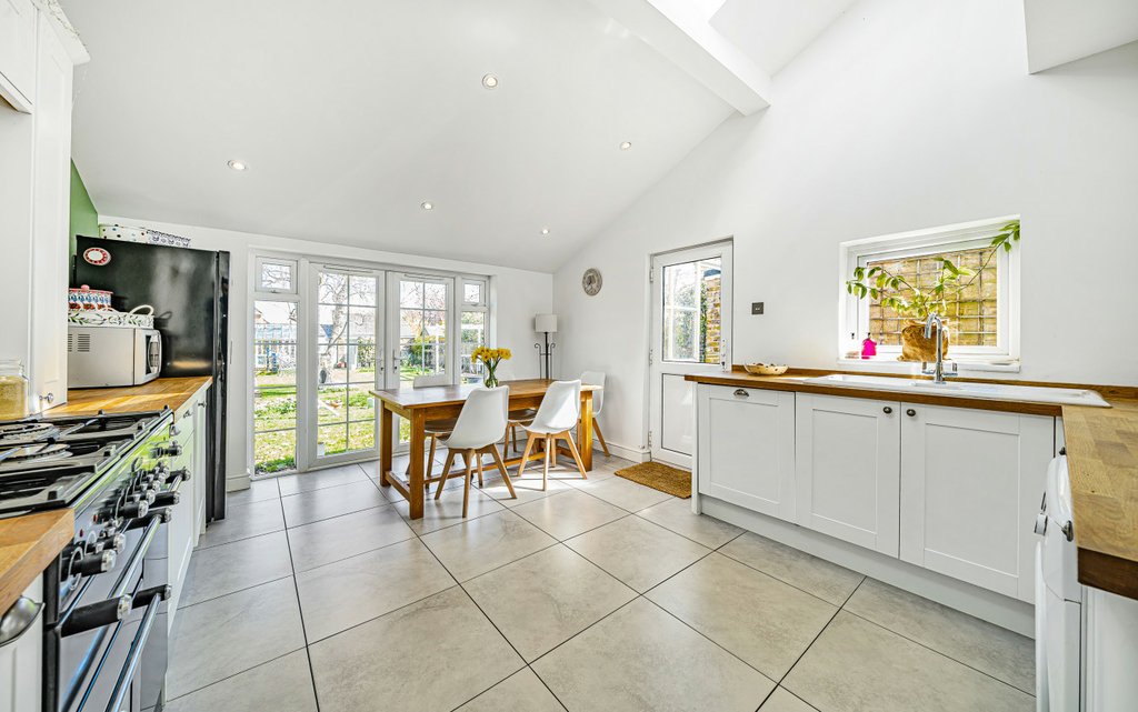 4 Bedroom house for sale in Highsted Road, Sittingbourne, Kent, ME10 Quealy & Co