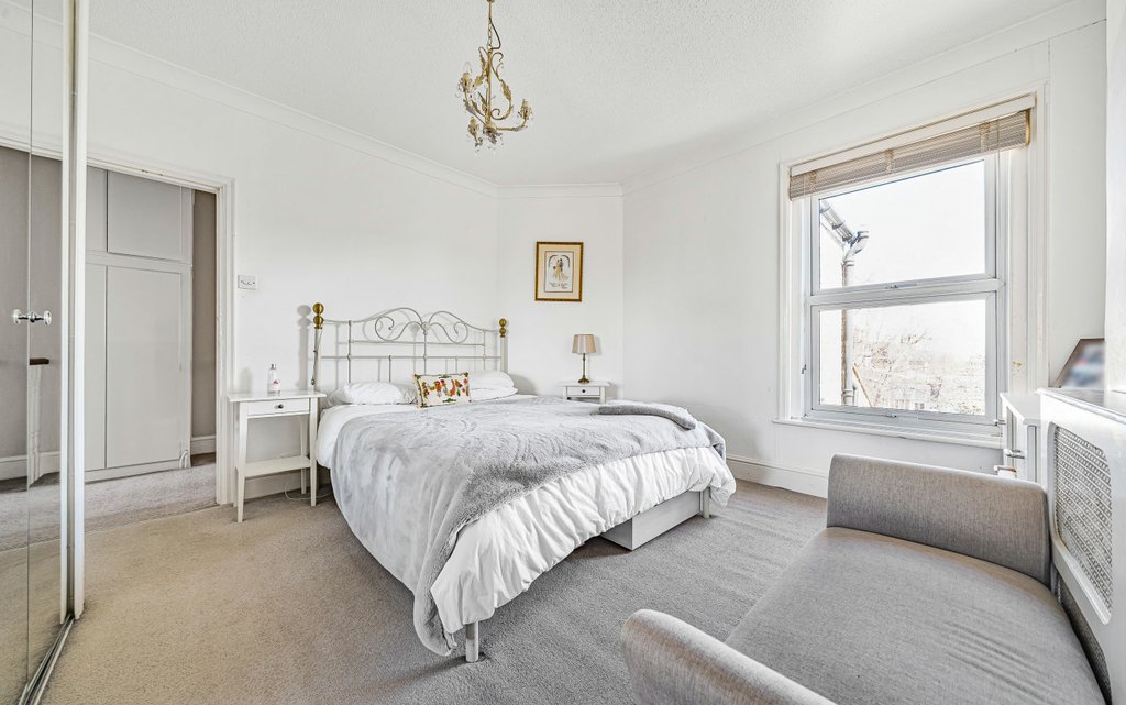 4 Bedroom house for sale in Highsted Road, Sittingbourne, Kent, ME10 Quealy & Co