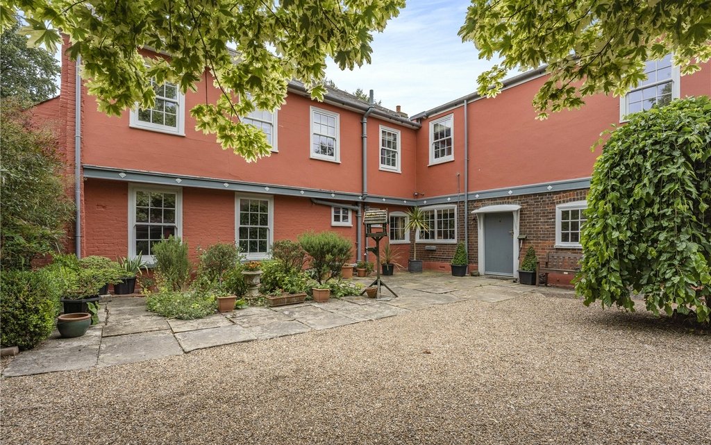 6 Bedroom house for sale in Church Street, Rodmersham, Sittingbourne