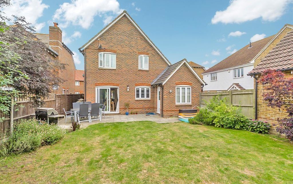 4 Bedroom house for sale in Chetney View, Iwade, Sittingbourne, Kent