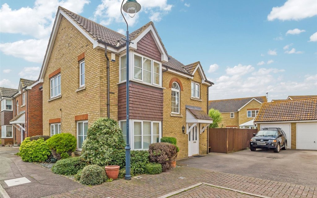 3 Bedroom house for sale in Stangate Drive, Iwade, Sittingbourne, Kent