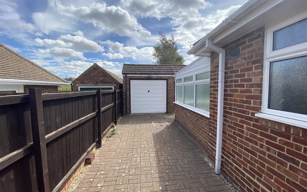 2 Bedroom bungalow for sale in Sterling Road, Sittingbourne, Kent, ME10