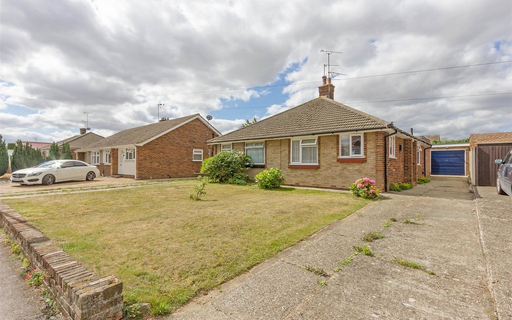 2 Bedroom bungalow for sale in Kenilworth Court, Sittingbourne, Kent, ME10 Quealy & Co