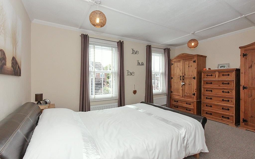 2 Bedroom house for sale in London Road, Sittingbourne, Kent, ME10