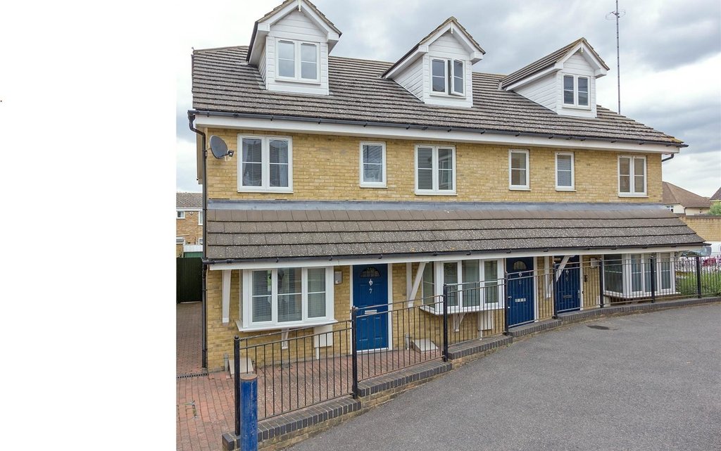 3 Bedroom house for sale in Victoria Mews, Sittingbourne, ME10 Quealy