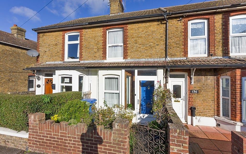 2 Bedroom house for sale in London Road, Sittingbourne, Kent, ME10