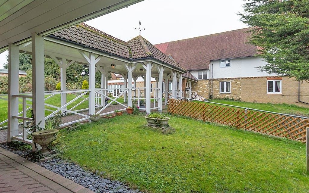 1 Bedroom bungalow for sale in Walnut Tree Drive, Sittingbourne, Kent