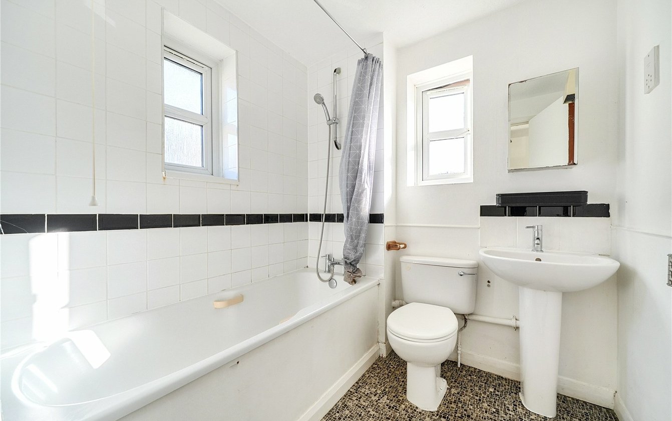 Yeates Drive, Kemsley, Sittingbourne, Kent, ME10, 10446, image-17 - Quealy & Co