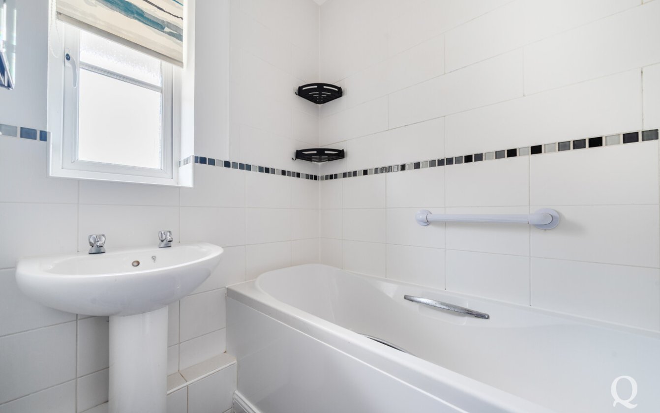 Sharfleet Crescent, Iwade, Sittingbourne, Kent, ME9, 10590, image-5 - Quealy & Co