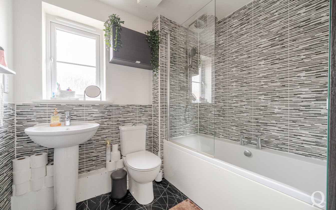 Easton Drive, Sittingbourne, Kent, ME10, 10751, image-4 - Quealy & Co