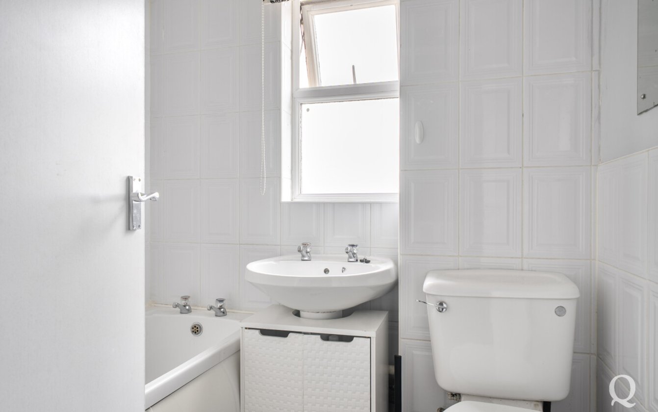Hambrook Walk, Sittingbourne, Kent, ME10, 10914, image-12 - Quealy & Co