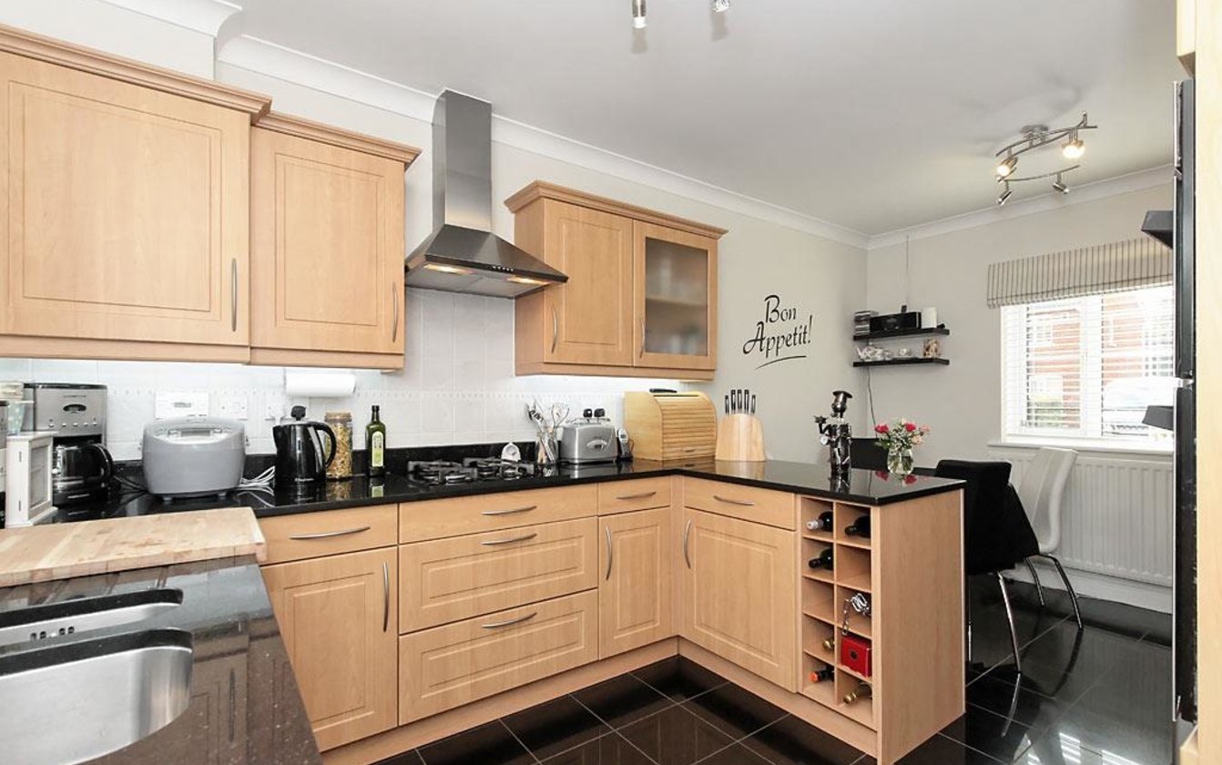 Emerald Crescent, Sittingbourne, ME10, 2200, image-2 - Quealy & Co