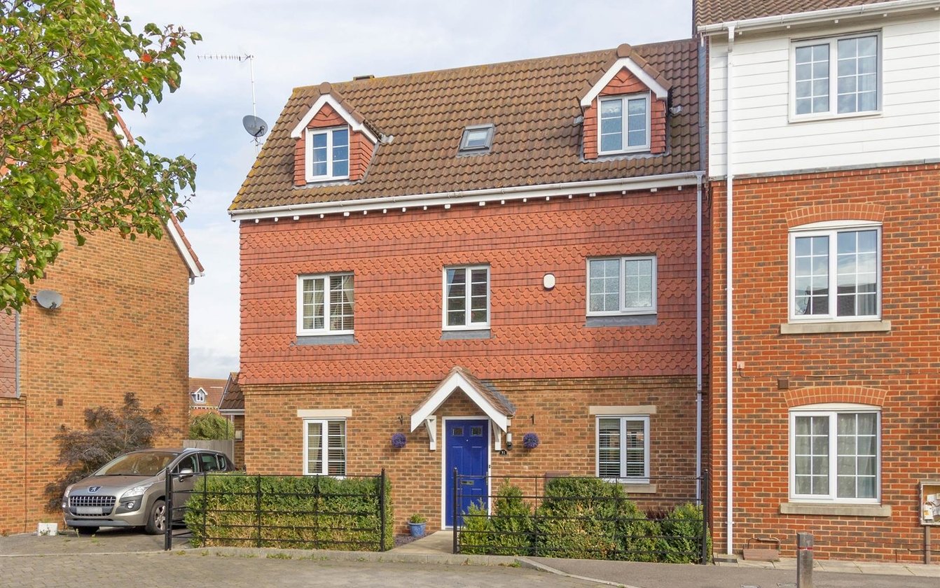 Emerald Crescent, Sittingbourne, ME10, 2200, image-1 - Quealy & Co