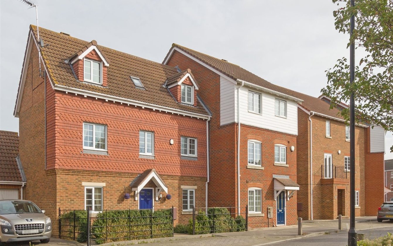 Emerald Crescent, Sittingbourne, ME10, 2200, image-25 - Quealy & Co