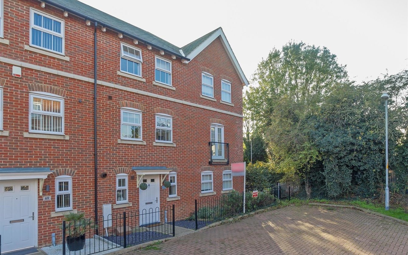 Easton Drive, Sittingbourne, ME10, 2441, image-1 - Quealy & Co