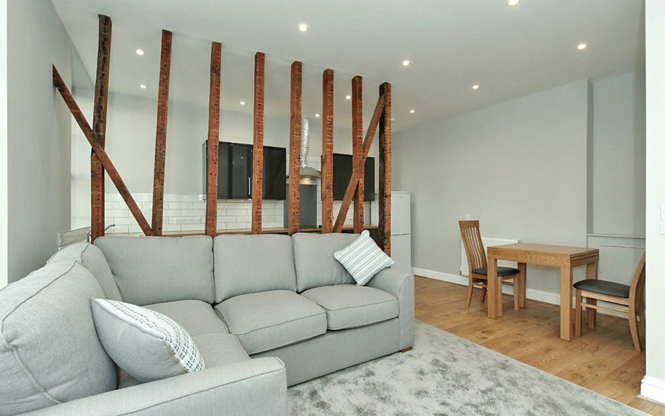 Flat D 35 37 High Street, Sittingbourne, Kent, ME10, 3894, image-2 - Quealy & Co