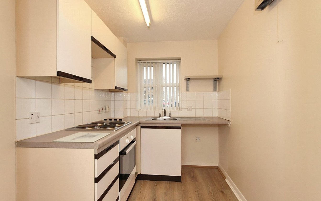 Yeates Drive, Sittingbourne, Kent, ME10, 3900, image-3 - Quealy & Co
