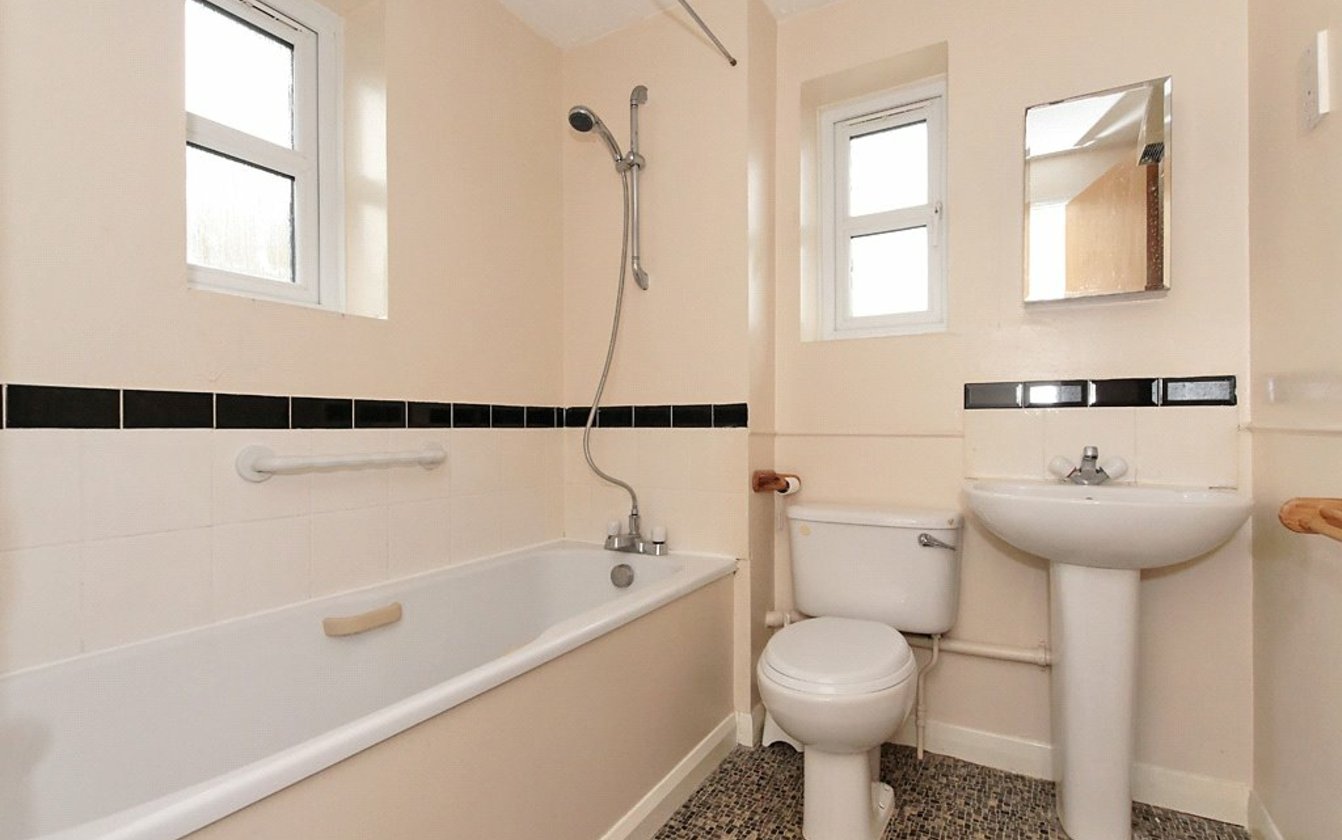 Yeates Drive, Sittingbourne, Kent, ME10, 3900, image-4 - Quealy & Co