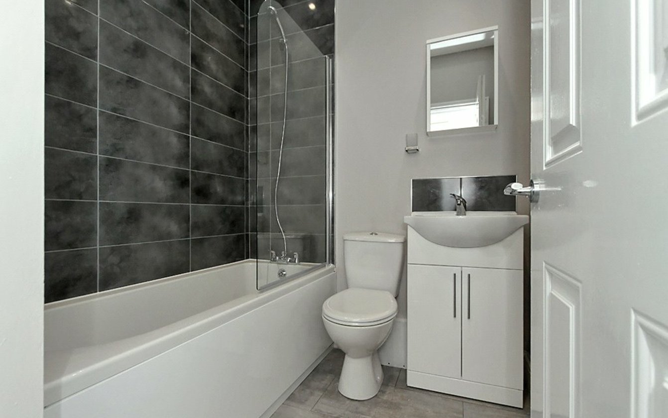 Flat B 35 37 High Street, Sittingbourne, Kent, ME10, 3910, image-4 - Quealy & Co