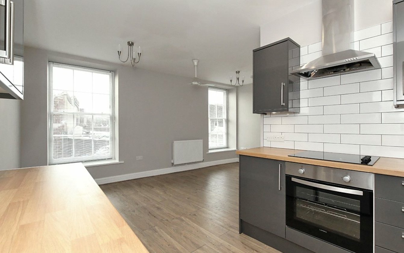Flat B 35 37 High Street, Sittingbourne, Kent, ME10, 3910, image-6 - Quealy & Co