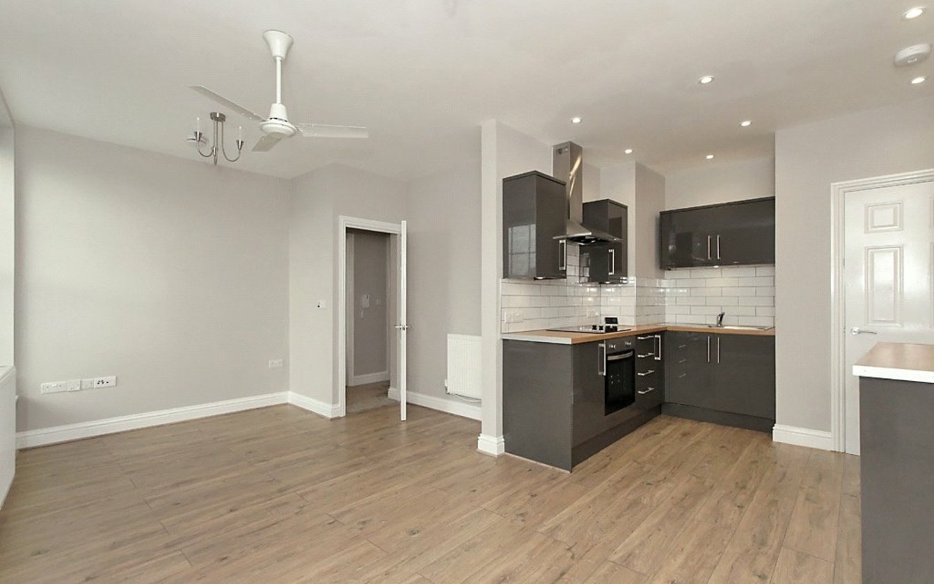 Flat B 35 37 High Street, Sittingbourne, Kent, ME10, 3910, image-3 - Quealy & Co