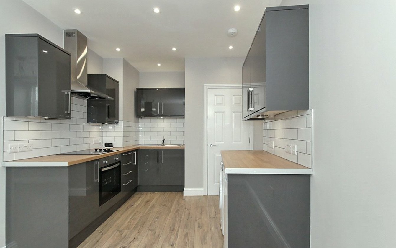 Flat B 35 37 High Street, Sittingbourne, Kent, ME10, 3910, image-5 - Quealy & Co