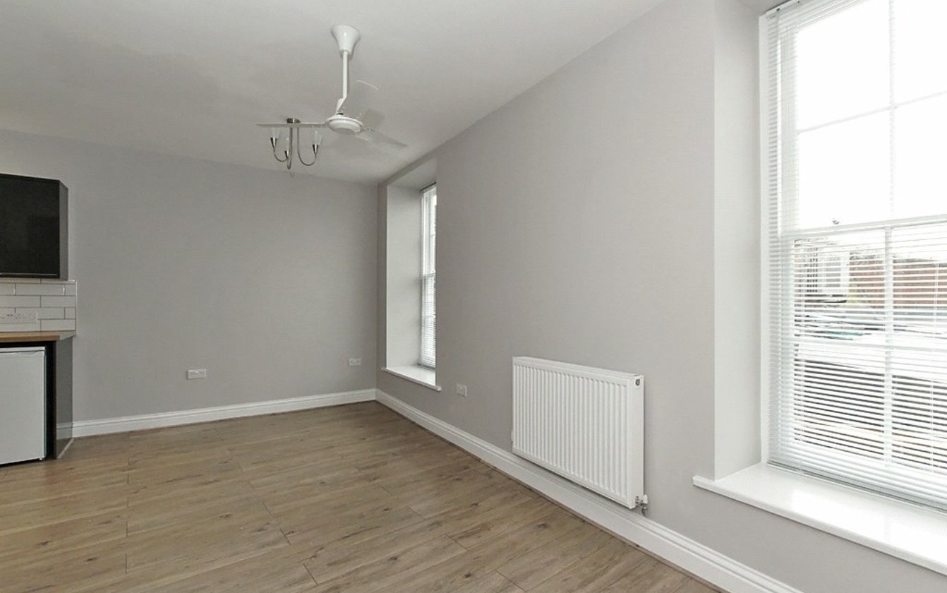 Flat B 35 37 High Street, Sittingbourne, Kent, ME10, 3910, image-7 - Quealy & Co