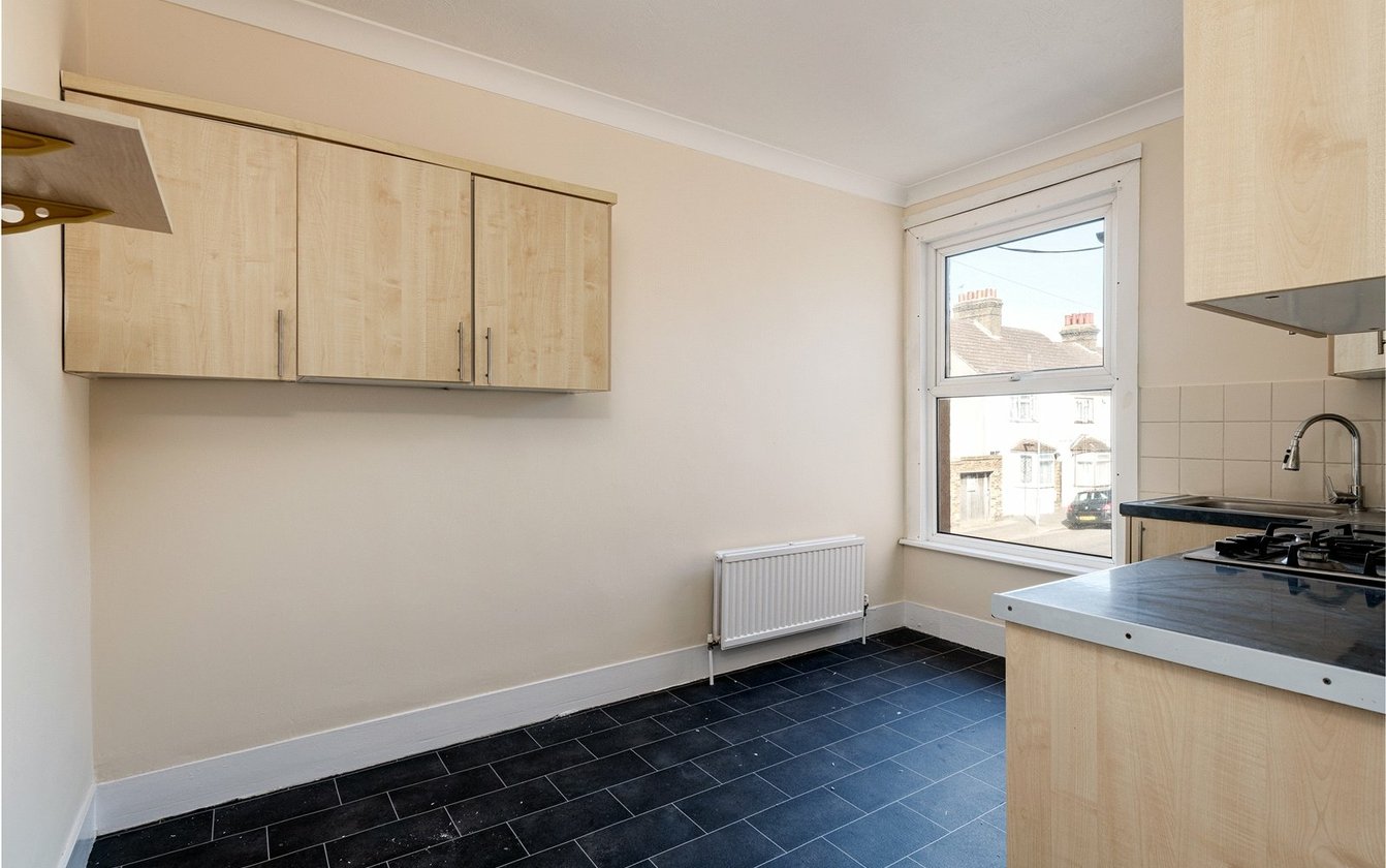 Chalkwell Road, Sittingbourne, Kent, ME10, 3915, image-7 - Quealy & Co