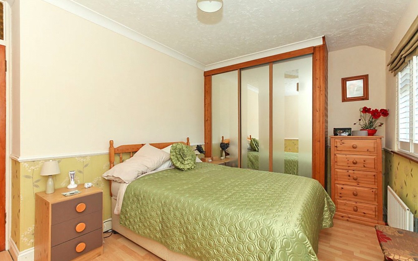 2 Bedroom house for sale in Rectory Road, Sittingbourne, ME10 Quealy & Co