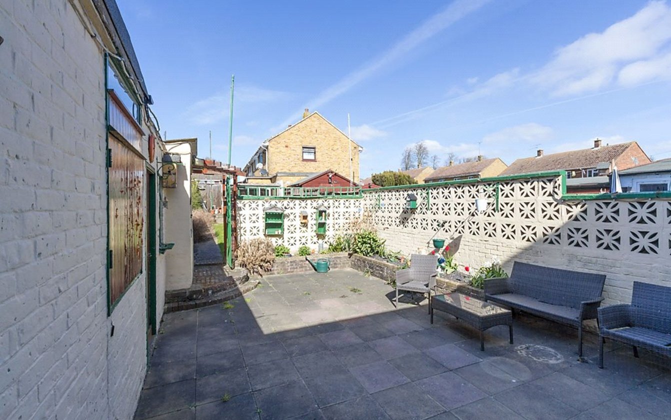 2 Bedroom house for sale in Rectory Road, Sittingbourne, ME10 Quealy & Co