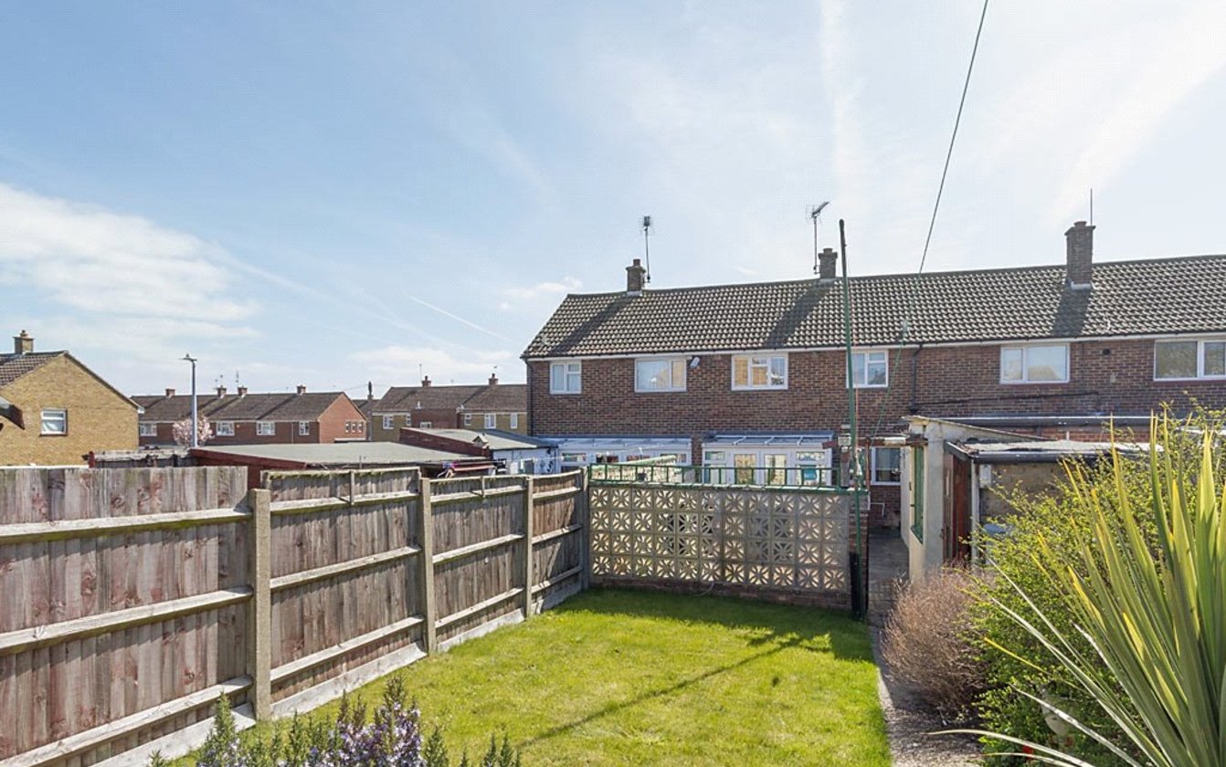 2 Bedroom house for sale in Rectory Road, Sittingbourne, ME10 Quealy & Co