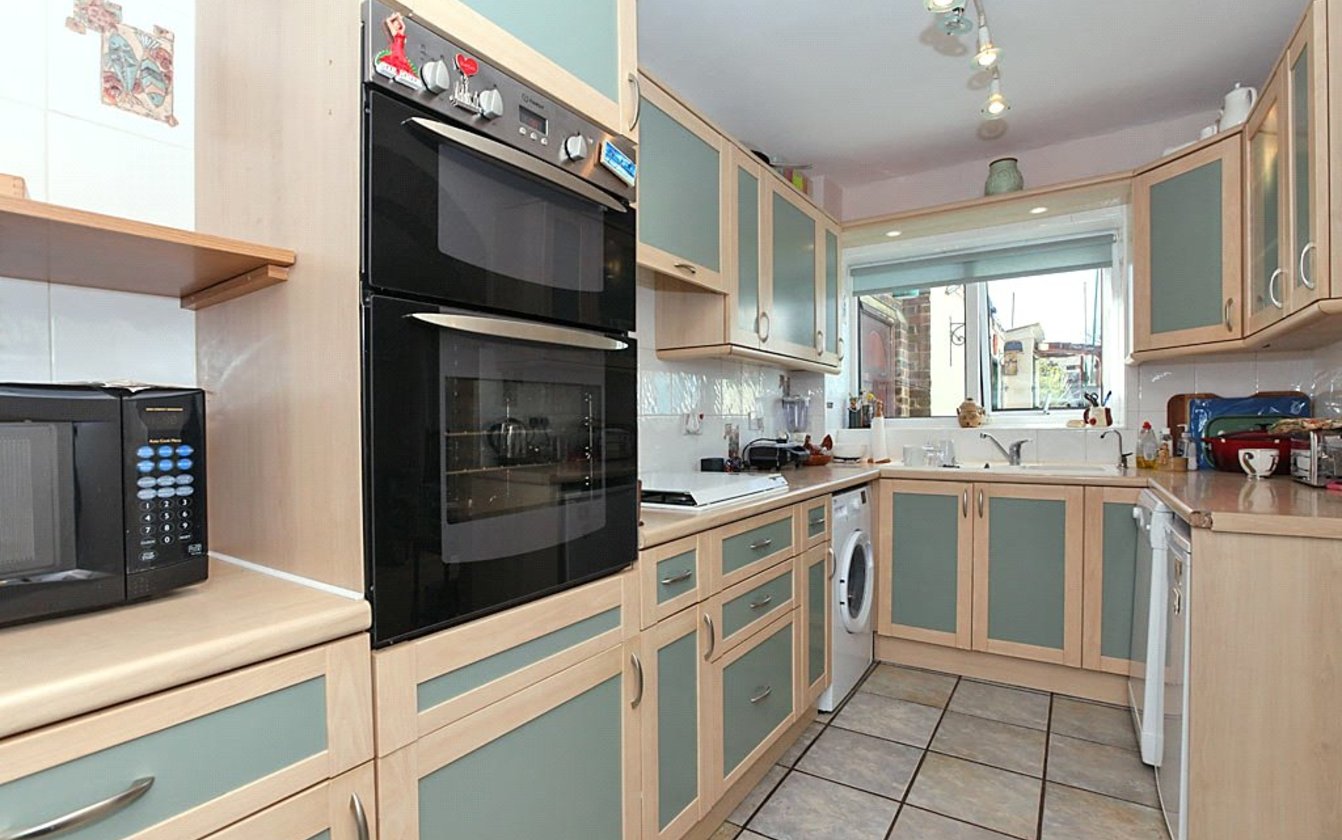 2 Bedroom house for sale in Rectory Road, Sittingbourne, ME10 Quealy & Co