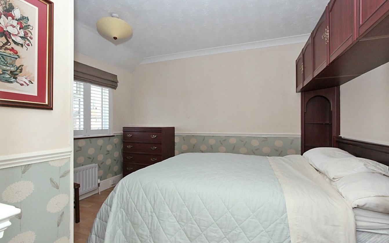 2 Bedroom house for sale in Rectory Road, Sittingbourne, ME10 Quealy & Co