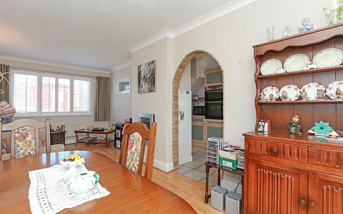 2 Bedroom house for sale in Rectory Road, Sittingbourne, ME10 Quealy & Co